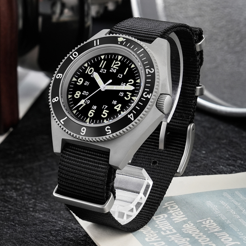 Watchdives WD1972 ساعة كوارتز  - مراجعة Accessories With Watch وسعره