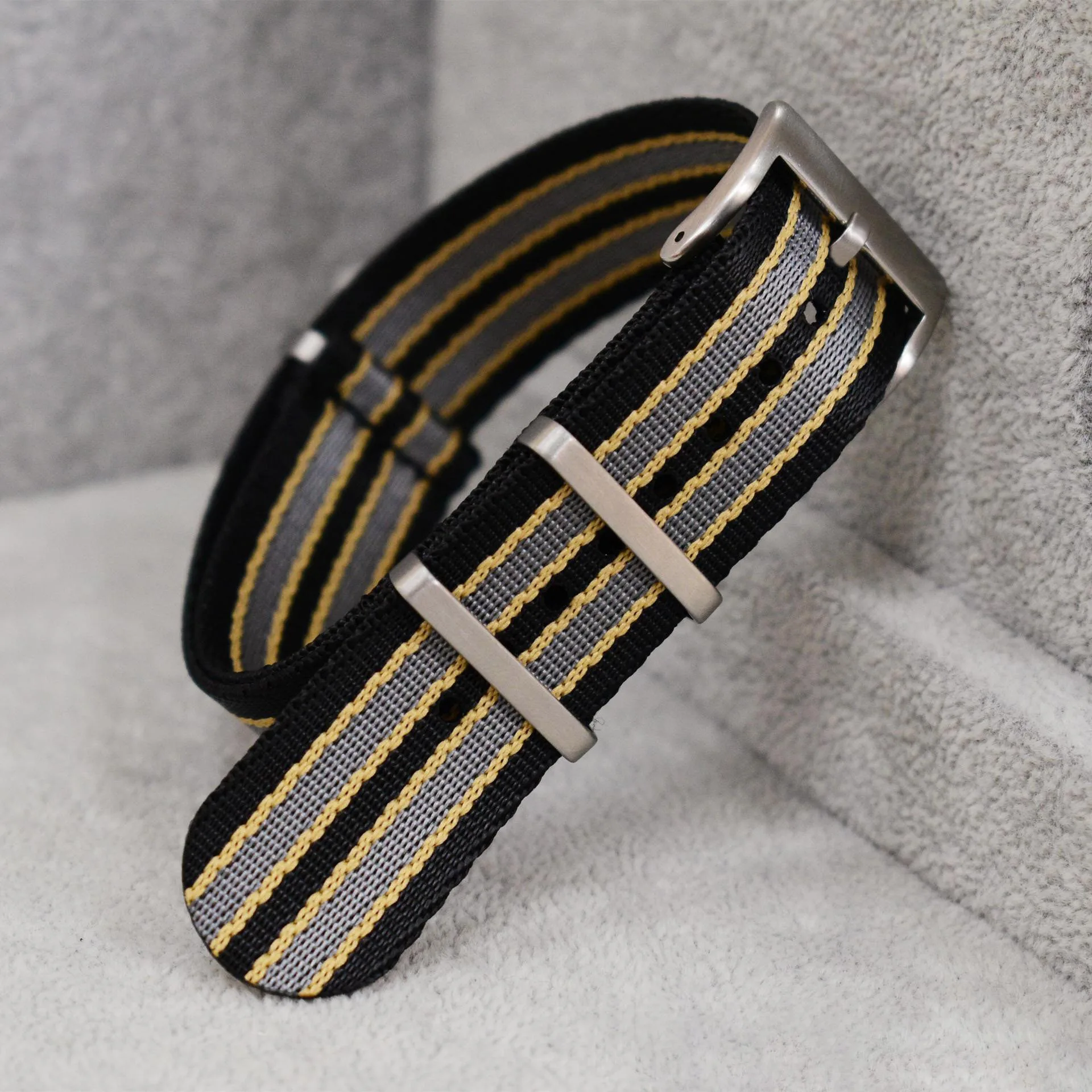 20 مللي متر حزام ساعة نيلون ل  - مراجعة Nylon Nato Strap وسعره